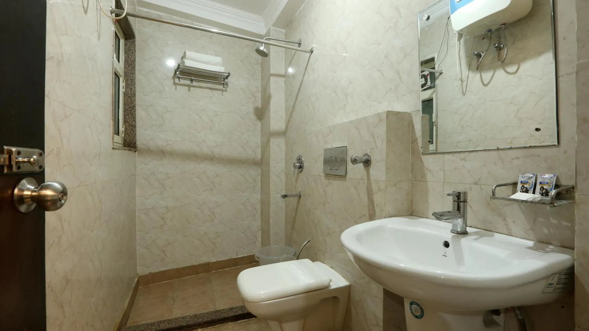 Hotel Mayank Plaza-Near Igi Airport Terminal-3 New Delhi 3*,  India