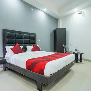 *** Hotel Red Snapper Couple Friendly At West Delhi India