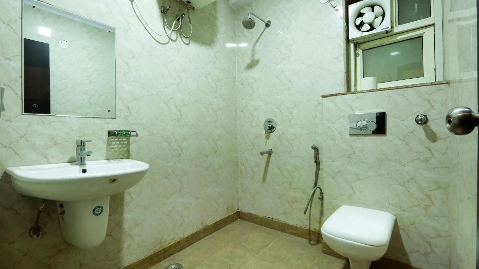 Hotel Mayank Plaza-Near Igi Airport Terminal-3 New Delhi